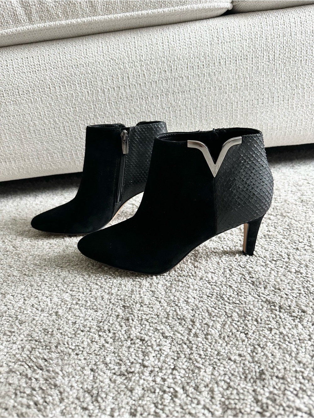 Vince Camuto Iylena Suede Ankle Booties Black Size 6.5